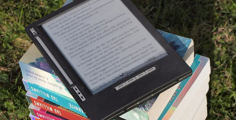 Reading Physical vs Digital Books